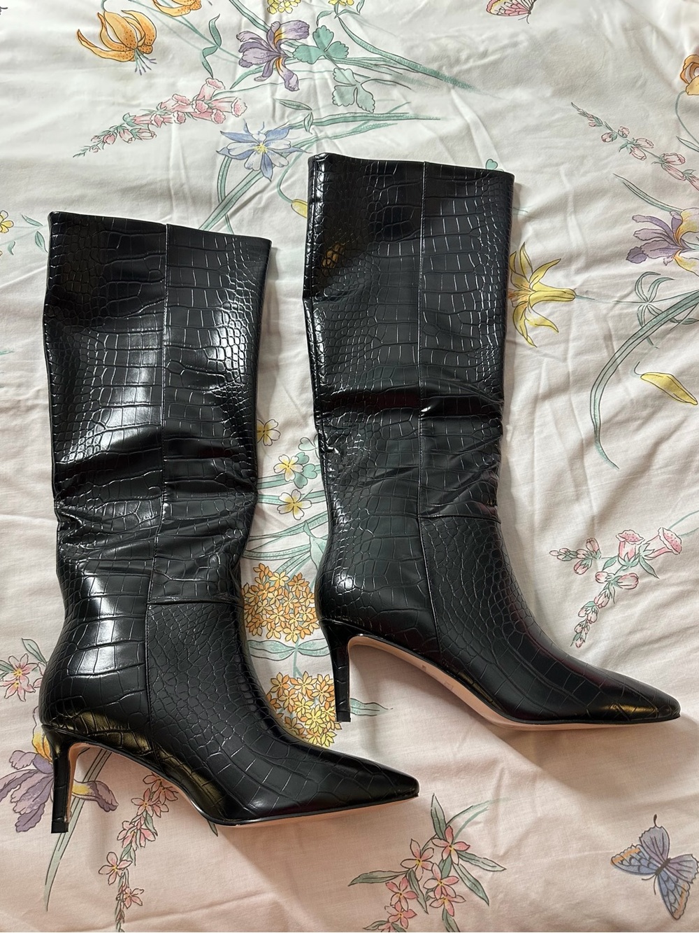 Wet Kiss Black Croc-Embossed Pointed-Toe kitten heel boots